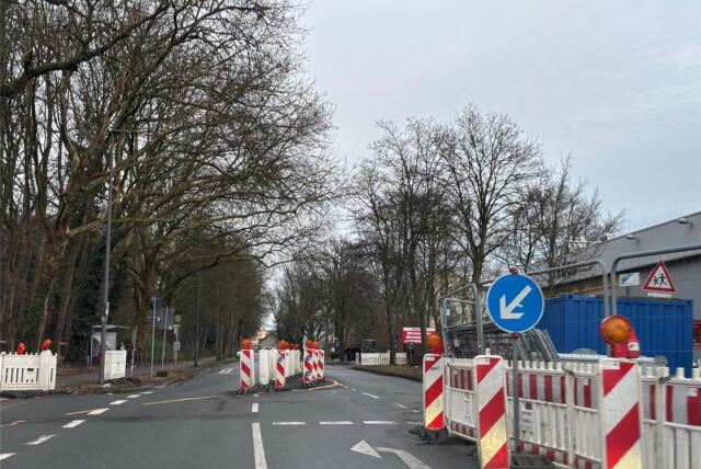 Baustellenbaken auf der Wartburgstraße in Castrop-Rauxel.