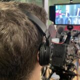Ein Kameramann vor der Bundestagswahl 2025 im Wahlstudio der Dorstener Zeitung