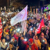 In Dortmund demonstrieren Menschen für „Demokratie und Vielfalt“.