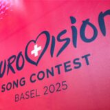Das Logo des Eurovision Song Contest (ESC) 2025 ist auf einem Banner zu sehen.
