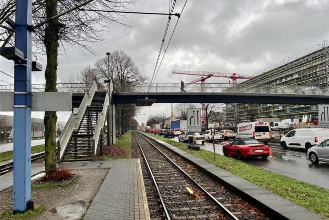 Die B1-Brücke an der Stadtbahn-Station Stadtkrone Ost soll barrierefrei werden.