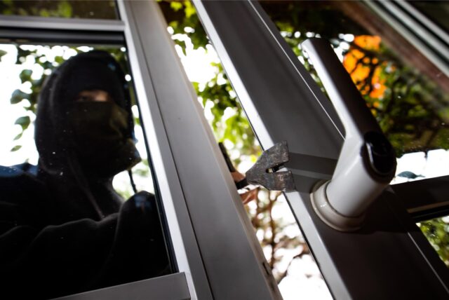 Eine unbekannte Person hat versucht in Dorsten eine Tür aufzuhebeln. (Symbolbild)