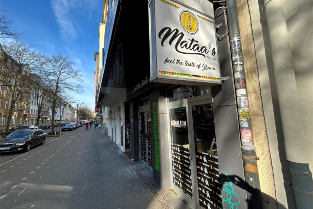 An der Kaiserstraße befand sich bis 2023 das Restaurant „Mataa‘s Kitchen“. Jetzt wird daraus ein neuer Gastronomie-Betrieb, der Döner und Burger verbindet.