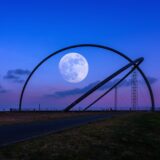 Das Horizont-Observatorium bei Nacht.