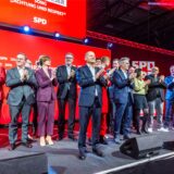 Die SPD-Spitze um Bundeskanzler Olaf Scholz und den Parteivorsitzenden Saskia Esken und Lars Klingbeil bei einer Walhkampf-Veranstaltung in der Dortmunder Westfalenhalle.
