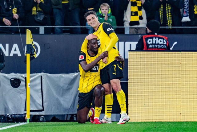 Giovanni Reyna jubelt gemeinsam mit Serhou Guirassy.