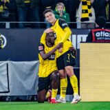 Giovanni Reyna jubelt gemeinsam mit Serhou Guirassy.