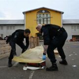 Nach dem Angriff herrscht Terrorverdacht. In Mulhouse im Elsass hat ein Mann mehrere Menschen angegriffen und einen getötet