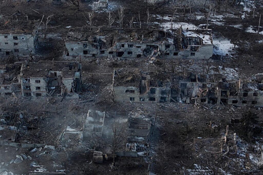 Die ukrainische Stadt Torezk, in der nach Kriegsaktivitäten nur noch Ruinen stehen. Die ukrainische Stadt Torezk, in der nach Kriegsaktivitäten nur noch Ruinen stehen.