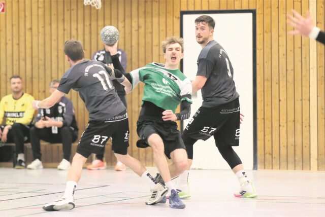 Phil Pamp (PSV Recklinghausen) im Zweikampf.