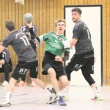 Phil Pamp (PSV Recklinghausen) im Zweikampf.