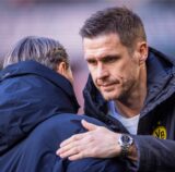 BVB-Sportdirektor Sebastian Kehl umarmt Trainer Niko Kovac.