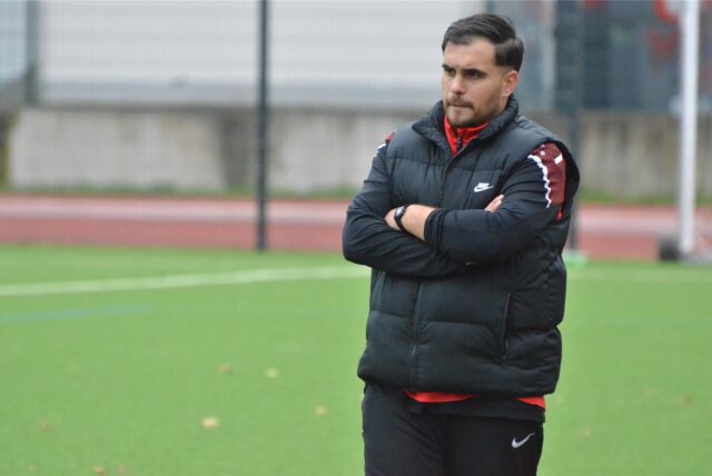 Trainer Niklas Firek muss mit der C-Jugend der Spvgg. Erkenschwick auf einen Ausrutscher des SSV Buer hoffen.