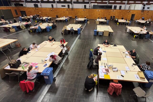 Castrop-Rauxel hat gewählt. In der Europahalle wurden 17.000 Stimmenzettel gezählt.