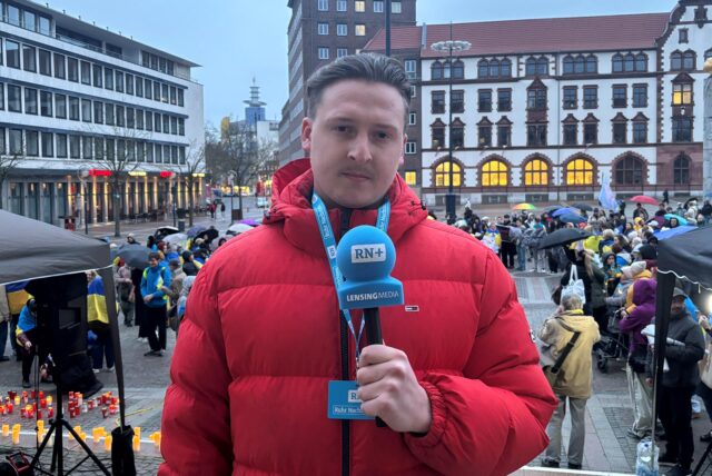 Unser Reporter Tim Hübbertz berichtet von der Ukraine-Demonstration auf dem Friedensplatz in Dortmund.