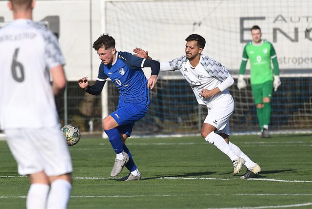 Im Derby des SV Wacker II und dem FC Frohlinde spielte Westfalenliga-Spieler und Ikone Elvis Shala (r.) für die Wackeraner Reserve.