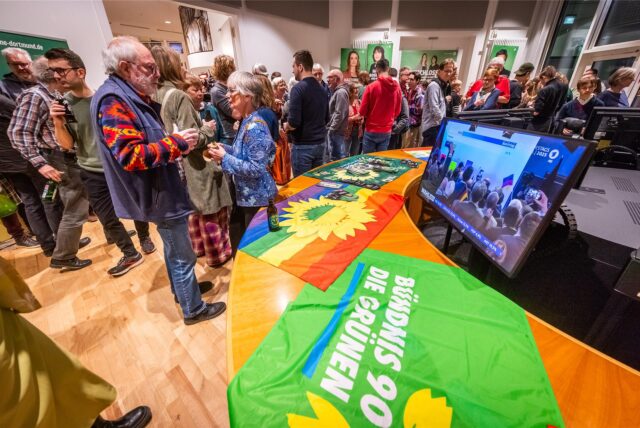 Die Wahlparty der Grünen bei der Bundestagswahl 2025 im Dortmunder Rathaus: Wo schnitt die Partei besonders gut ab?