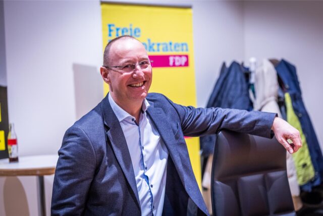 Der FDP-Fraktionschef im Rat, Michael Kauch, hatte seinen Humor trotz der Wahlniederlage bei der Bundestagswahl nicht verloren.