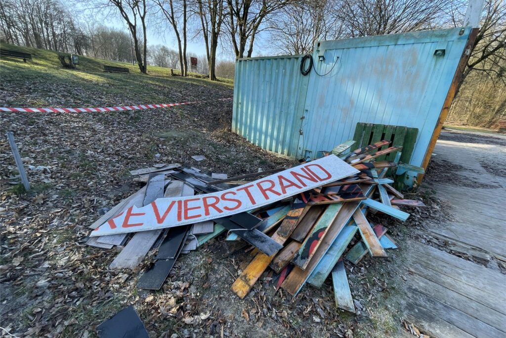 Eine Baustelle am ehemaligen Revierstrand im Revierpark Wischlingen. 