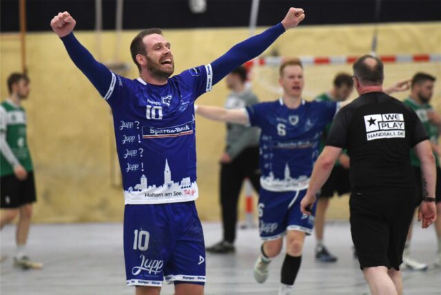 Handball Oberliga 2 26. Oktober 2024, Sporthalle Nord. PSV Recklinghausen – HSC Haltern-Sythen 24:36. Pierre Weber jubelt bei Abpfiff.