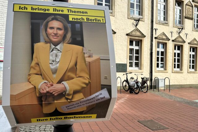 Ärztin Julia Bachmann auf einem Plakat in Haltern.