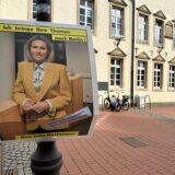 Ärztin Julia Bachmann auf einem Plakat in Haltern.