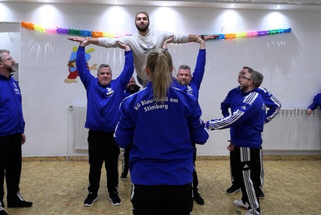 Ich habe das Männerballett des KG Blau-Weiß am Stimberg, die Stimberg Elfen besucht und durfte mit tanzen.