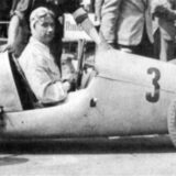 ACR-Mitglied Walter Komossa sitzt in seinem Formel 3-Rennwagen „Scampolo“, der  1948 in einer Werkstatt in Recklinghausen gebaut wurde.