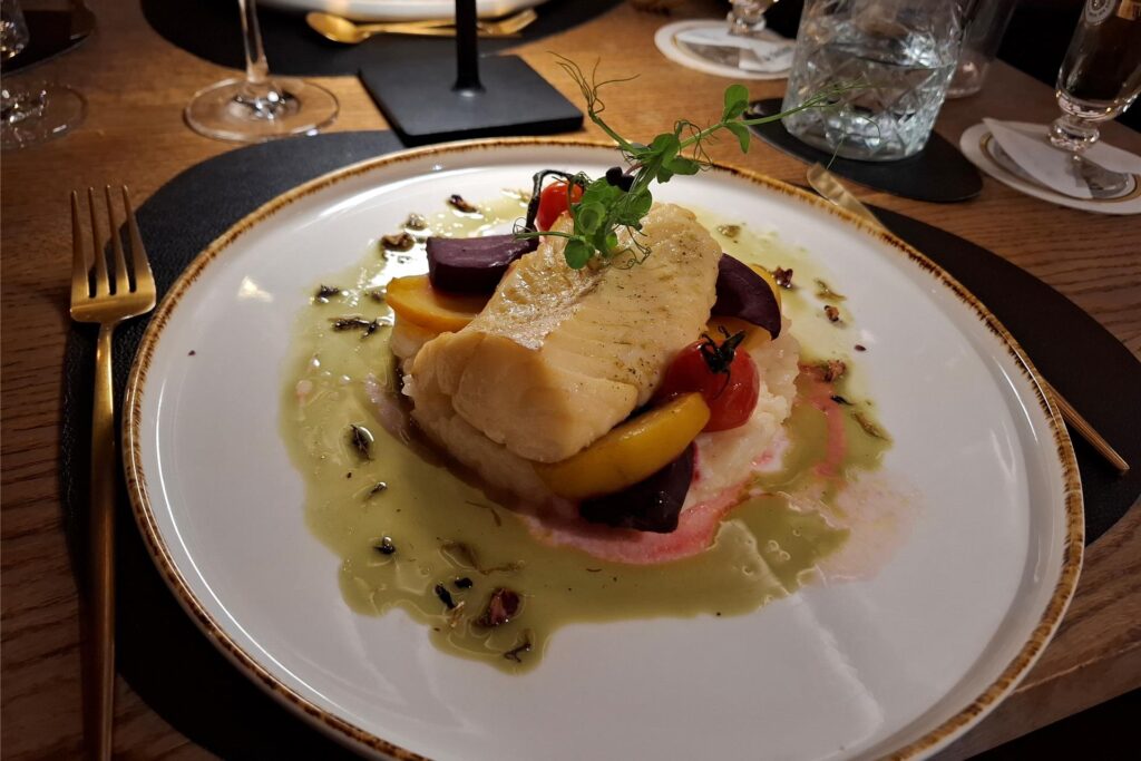 Kabeljauloin, Champagner-Risotto mit bunter Beete im Schloßstuben in Unna. Kabeljauloin, Champagner-Risotto mit bunter Beete im Schloßstuben in Unna.