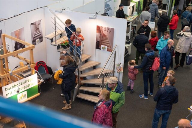 Besucher in Stadthalle in Haltern,.