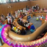Die Narren haben an Weiberfastnacht den Schlüssel zum Rathaus erobert und geben ihn so schnell nicht wieder her.