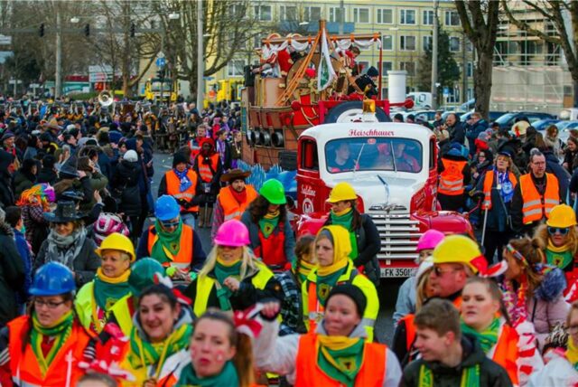 Rosenmontagsumzug in Dortmund im Jahr 2024.