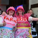 Zwei verkleidete Frauen