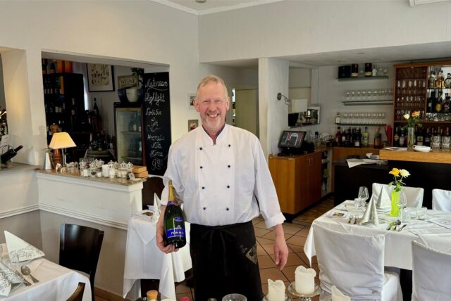 Werner Matenaar in seinem Restaurant an der Marsbruchstraße