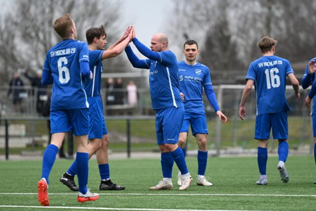 Jubel beim SV Hochlar 28: Der Tabellenführer fertigte die Spvgg. Erkenschwick II mit 10:0 ab.