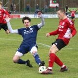 Mulhem Assalama (l.) im Zweikampf im Pokalspiel beim VfL Ramsdorf