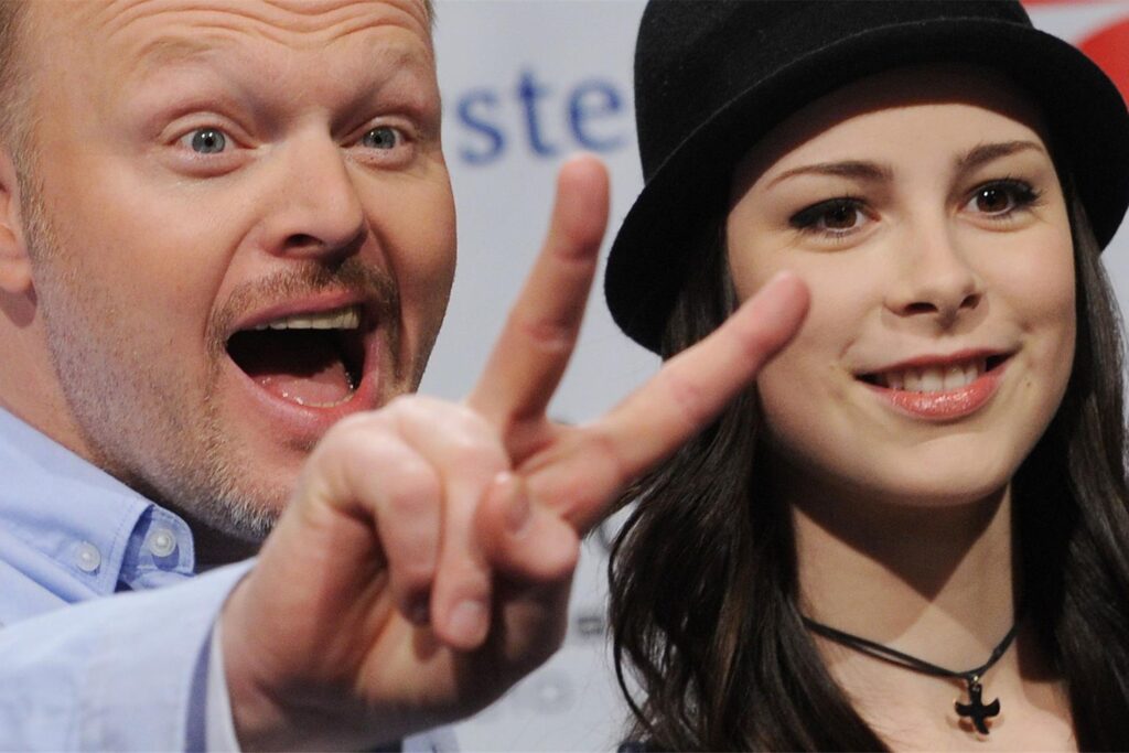 Die Gewinnerin des Eurovision Song Contest 2010 in Oslo, Lena Meyer-Landrut und TV-Moderator Stefan Raab kommen zu einer Pressekonferenz.