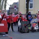 Die KG Rot-Weiß Datteln hat zum Rathaussurm geblasen und Hunderte kleine und große Karnevalsdfans folgten dem Aufruf.