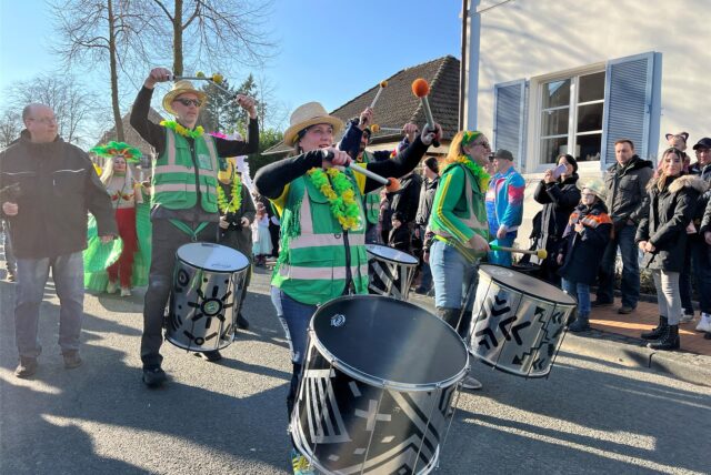 Verkleidete Trommler beim Kinderkarneval in Dorsten