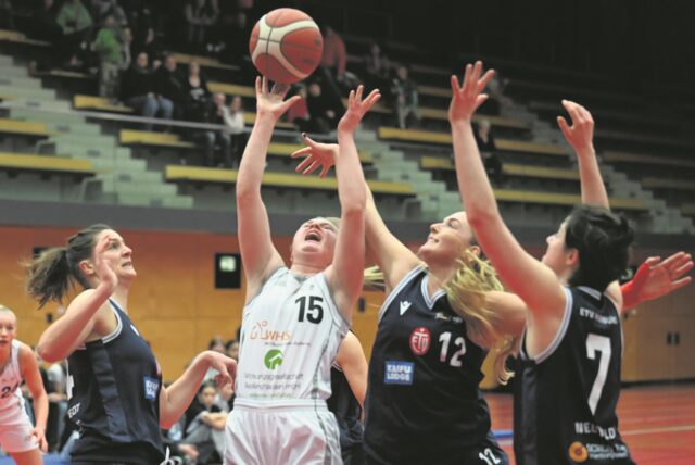 Melina Reich (Metropol Ladies) im Einsatz.