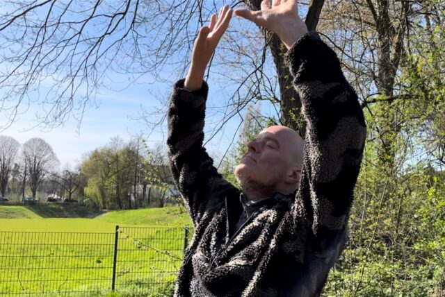 Harald Hutter findet Ruhe beim Qi-Gong.