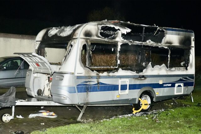 Ausgebrannter Wohnwagen am Hagemer Kirchweg in Datteln.