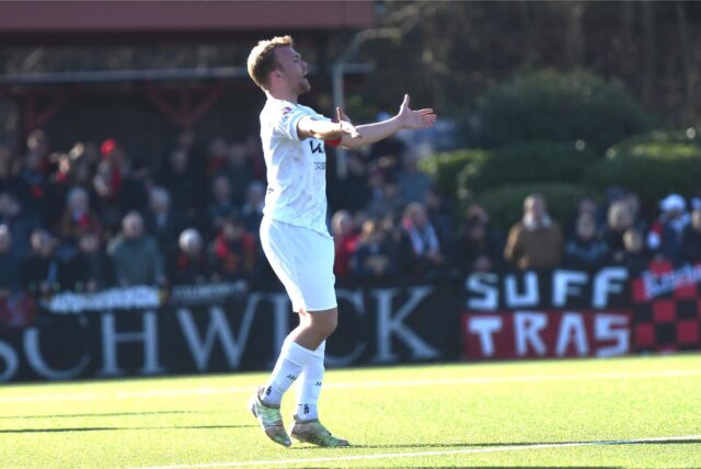 Spvgg.-Kapitän Finn Wortmann flog beim 0:3 gegen den SV Schermbeck mit glatt Rot vom Platz.