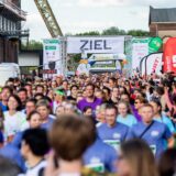 Viele Teilnehmer bei einem vergangenen AOK Firmenlauf.