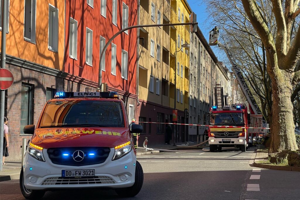 Die Mallinckrodtstraße war für einen Feuerwehreinsatz gesperrt. Die Mallinckrodtstraße war für einen Feuerwehreinsatz gesperrt.