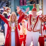 Das Prinzenpaar Nina II und Danny I feierte den Rosenmontagszug in Dortmund mit bester Stimmung.