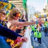 Die Karneval Gesellschaft Herten-Langenbochum beim Rosenmontagsumzug in Recklinghausen dabei.
