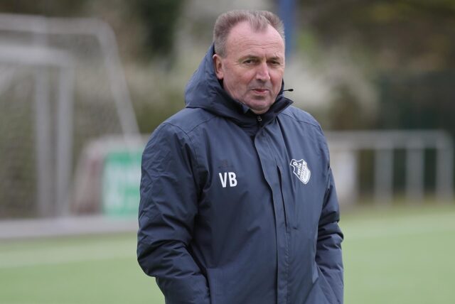 SV Vestia Disteln II: Trainer Volker Bärwald am Spielfeld.