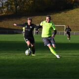 Marko Onucka behauptet den Ball gegen einen Gegenspieler.
