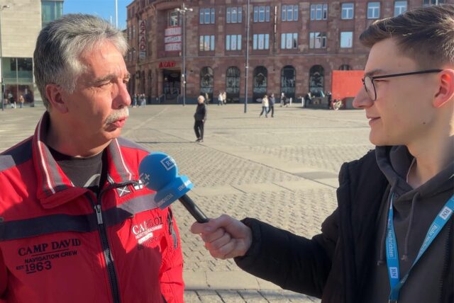 Teilnehmer unserer Straßenumfrage auf dem Hansaplatz in Dortmund.